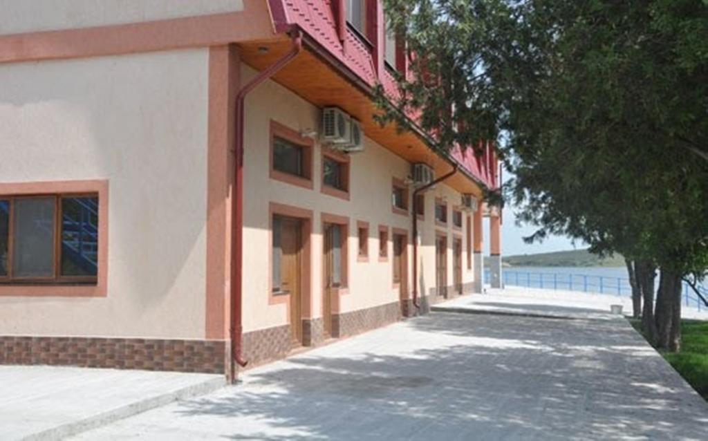 Complex Domneasca Hotel Seimeni Екстериор снимка